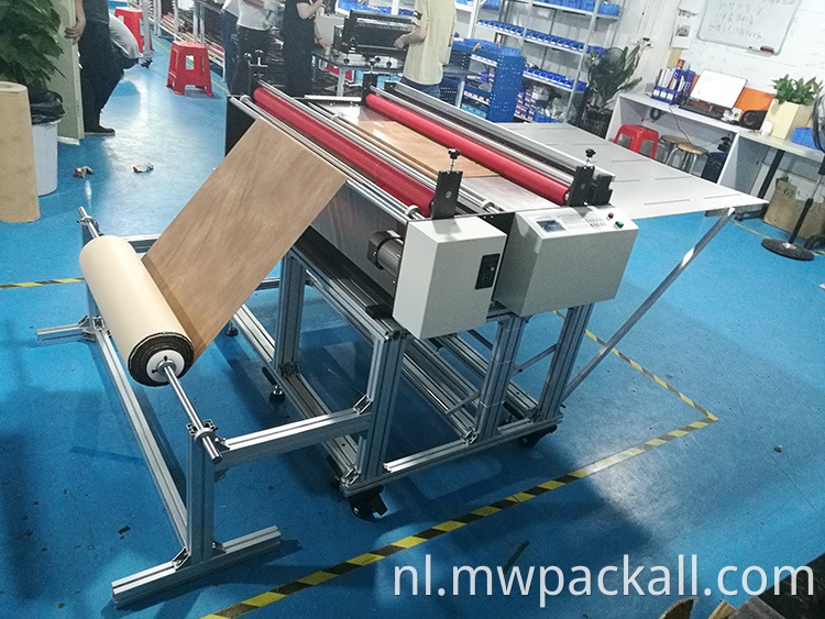 Nieuwe vinyl PVC gezichtsmasker smelt geblazen niet-geweven stof computer snijmachine/papierrol tot bladsnijdermachine